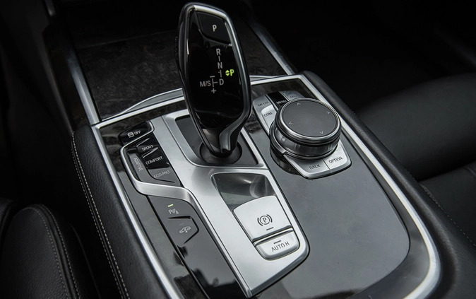 BMW Seria 7 cena 149000 przebieg: 255000, rok produkcji 2016 z Sejny małe 781